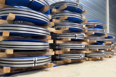 Thin gauge stainless steel strip